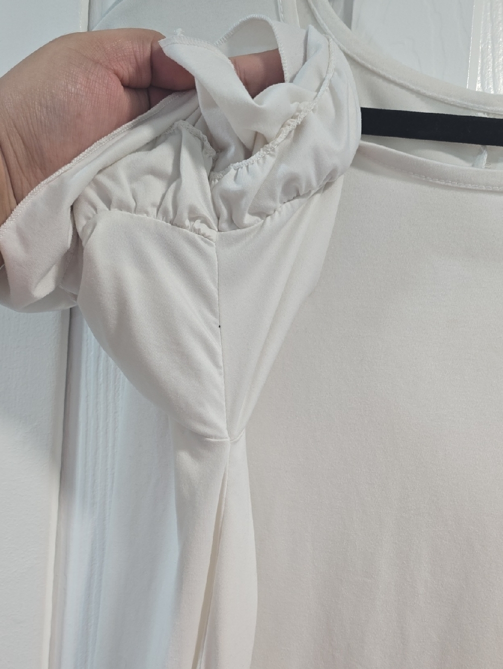 Women’s White Ruffle Sleeve High-Low Top - Picture 5 of 11